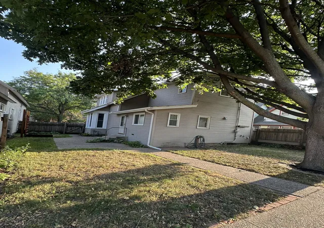 Photo 2 of Single family home for sale at 823 Juno Ave, Saint Paul, MN 55102 | MLS# 7134203 | Listing updated on 2026-10-07