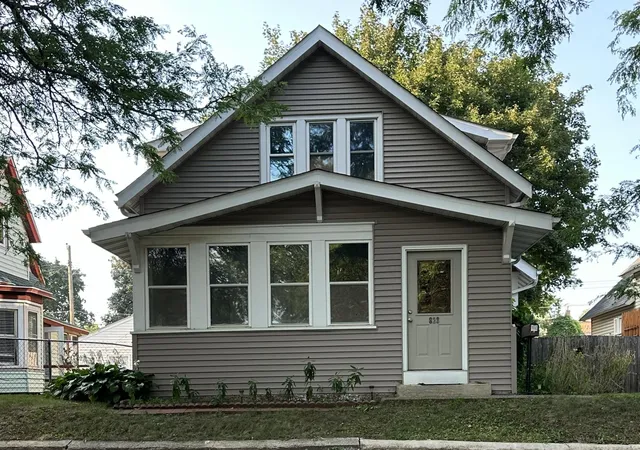 Photo 3 of Single family home for sale at 823 Juno Ave, Saint Paul, MN 55102 | MLS# 7134203 | Listing updated on 2026-10-21
