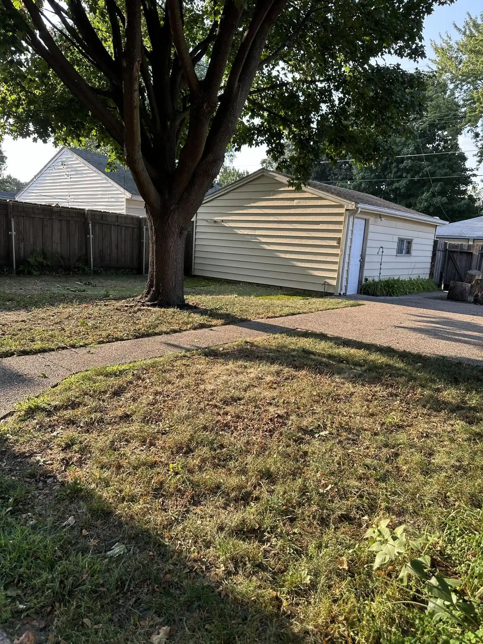 Photo 3 of Single family home for sale at 823 Juno Ave, Saint Paul, MN 55102 | MLS# 7134203 | Listing updated on 2026-10-23