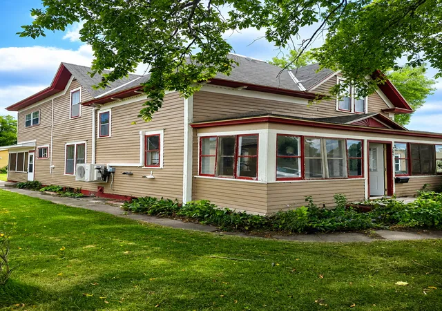 Photo 3 of Single family home for sale at 709 Pine St S, Sauk Centre, MN 56378 | MLS# 7134205 | Listing updated on 2026-09-21
