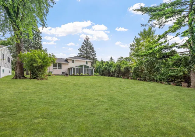 Photo 3 of Single family home for sale at 1025 Colby St, Saint Paul, MN 55116 | MLS# 7134206 | Listing updated on 2026-10-01