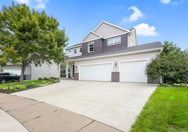 Photo 2 of Single family home for sale at 6997 Edington Cir, Shakopee, MN 55379 | MLS# 7134219 | Listing updated on 2026-08-29