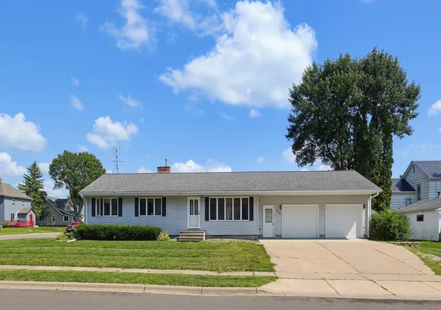 Photo 1 of Single family home for sale at 108 Park St N, Fairfax, MN 55332 | MLS# 7134222 | Listing updated on 2026-09-23