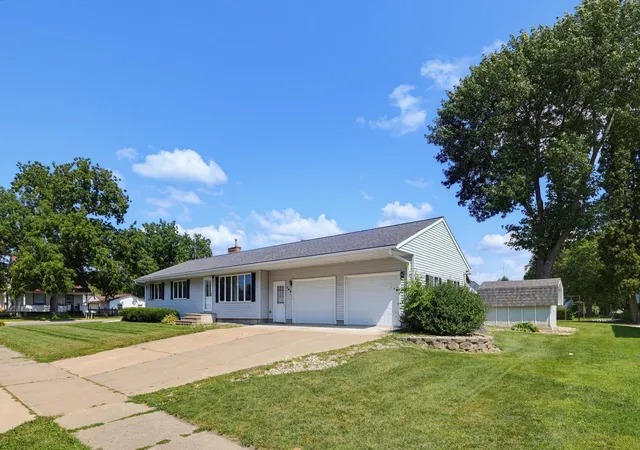 Photo 2 of Single family home for sale at 108 Park St N, Fairfax, MN 55332 | MLS# 7134222 | Listing updated on 2026-09-23