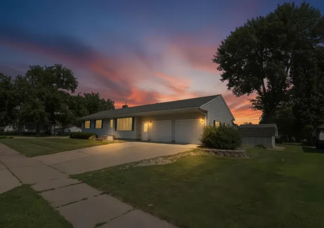 Photo 3 of Single family home for sale at 108 Park St N, Fairfax, MN 55332 | MLS# 7134222 | Listing updated on 2026-09-23