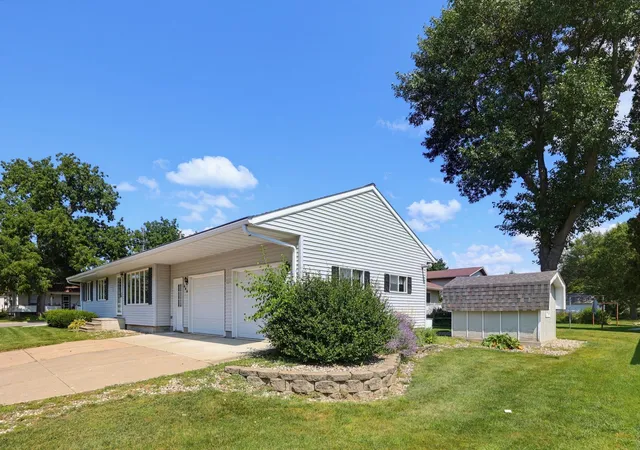Photo 3 of Single family home for sale at 108 Park St N, Fairfax, MN 55332 | MLS# 7134222 | Listing updated on 2026-09-23