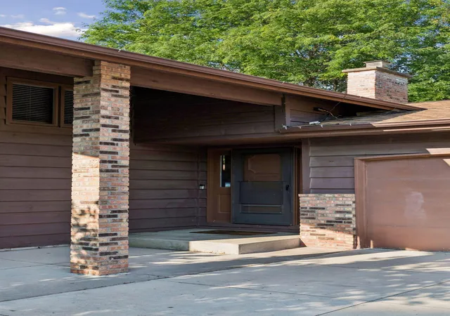 Photo 3 of Sale Pending at 1490 29th Ave Nw, New Brighton, MN 55112 | MLS# 7134236 | Listing updated on 2026-09-19