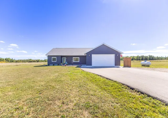 Photo 1 of Single family home for sale at 3190 Carr Lake Rd Sw, Bemidji, MN 56601 | MLS# 7134271 | Listing updated on 2026-09-04