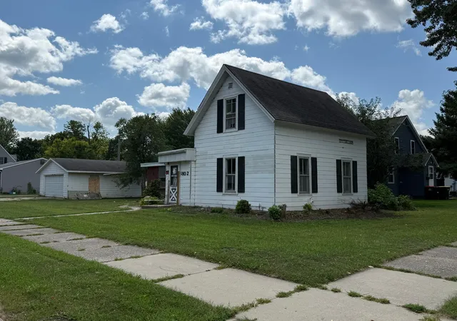 Photo 2 of Sale Pending at 802 S Halvorson St, Redwood Falls, MN 56283 | MLS# 7134274 | Listing updated on 2026-09-04