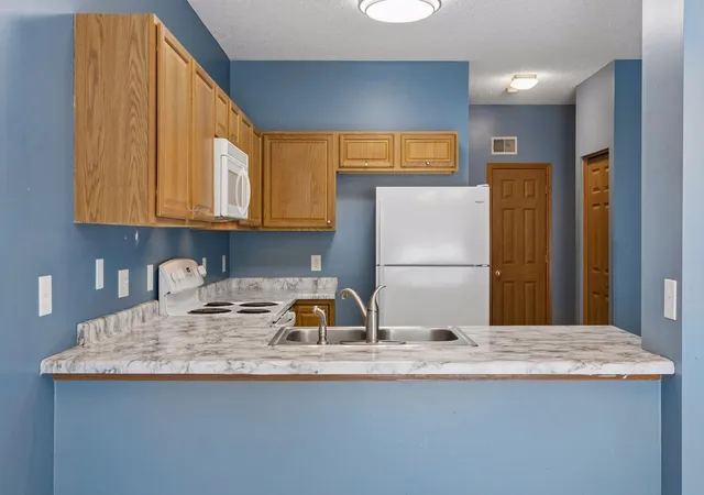 Photo 3 of Single family home for sale at 670 Kingfisher Ln #G, Woodbury, MN 55125 | MLS# 7134302 | Listing updated on 2026-09-14