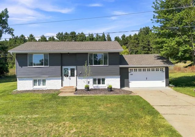 Photo 3 of Single family home for sale at 10201 209th Street N, Forest Lake, MN 55025 | MLS# 7134322 | Listing updated on 2026-09-08