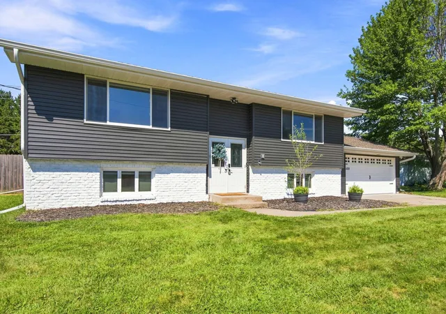 Photo 3 of Single family home for sale at 10201 209th Street N, Forest Lake, MN 55025 | MLS# 7134322 | Listing updated on 2026-09-08