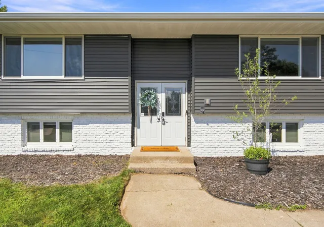 Photo 4 of Single family home for sale at 10201 209th Street N, Forest Lake, MN 55025 | MLS# 7134322 | Listing updated on 2026-09-08
