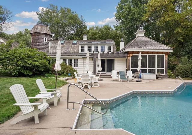 Photo 4 of Single family home for sale at 440 N Arm Dr, Orono, MN 55364 | MLS# 7134327 | Listing updated on 2026-10-30