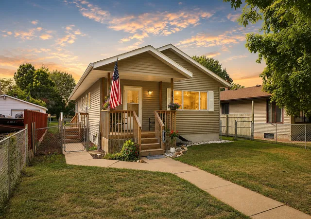 Photo 1 of Single family home for sale at 141 36th Ave N, Saint Cloud, MN 56303 | MLS# 7134337 | Listing updated on 2026-09-25