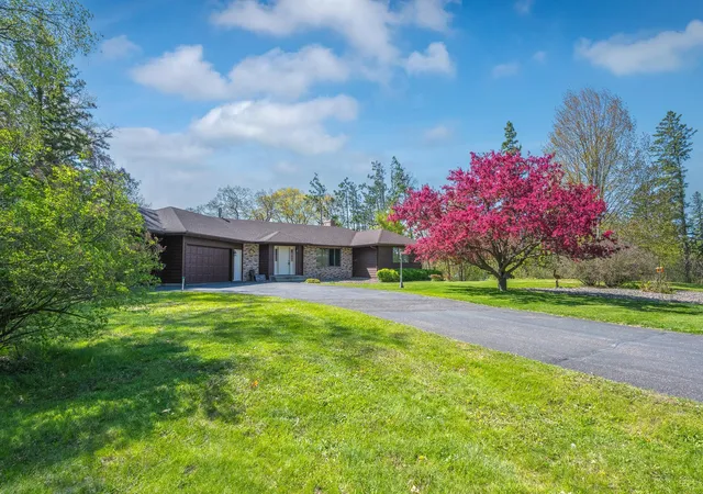 Photo 1 of Single family home for sale at 220 W Lower Pine Lake Ct, Star Prairie, WI 54026 | MLS# 7134345 | Listing updated on 2026-08-28