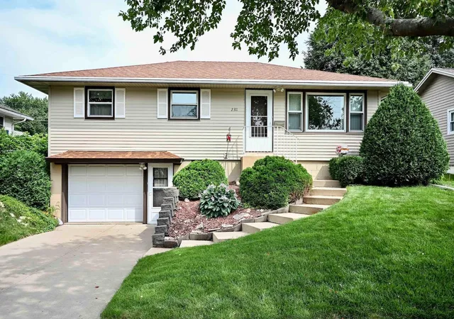 Photo 1 of Sale Pending at 2311 18th St Nw, Rochester, MN 55901 | MLS# 7134356 | Listing updated on 2026-08-31