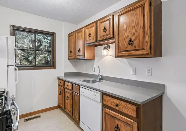 Photo 4 of Single family home for sale at 13748 Heather Hills Dr, Burnsville, MN 55337 | MLS# 7134379 | Listing updated on 2026-09-01