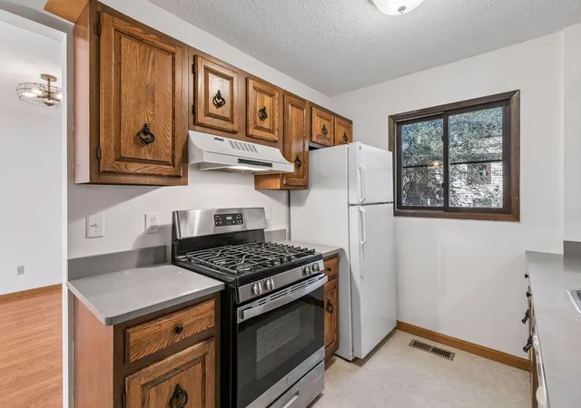 Photo 5 of Single family home for sale at 13748 Heather Hills Dr, Burnsville, MN 55337 | MLS# 7134379 | Listing updated on 2026-09-01