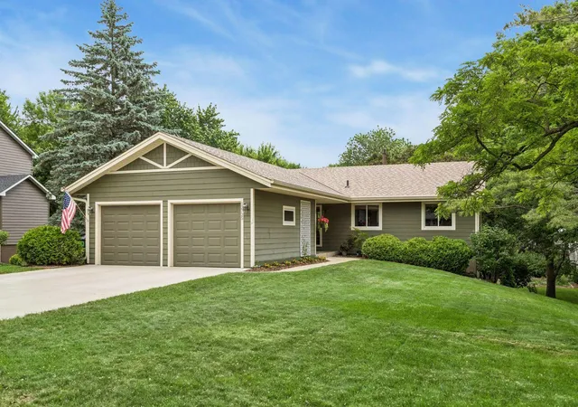 Photo 3 of Single family home for sale at 12725 Ethelton Wy, Apple Valley, MN 55124 | MLS# 7134384 | Listing updated on 2026-09-03