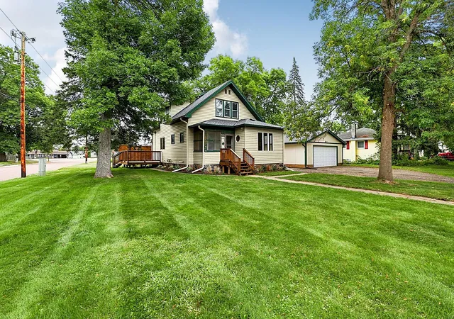 Photo 1 of Single family home for sale at 555 2nd Ave Nw, Milaca, MN 56353 | MLS# 7134409 | Listing updated on 2026-10-04