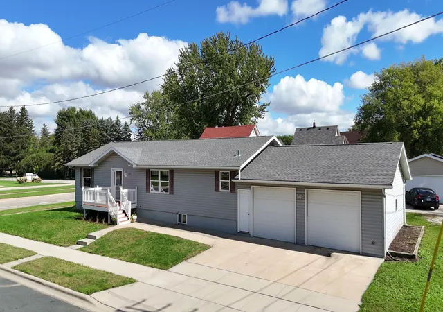 Photo 2 of Single family home for sale at 215 2nd Avenue Ne, Hayfield, MN 55940 | MLS# 7134414 | Listing updated on 2026-09-29