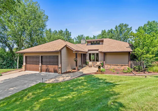 Photo 1 of Single family home for sale at 2915 Bruce Ct, Inver Grove Heights, MN 55077 | MLS# 7134430 | Listing updated on 2026-09-22