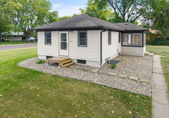 Single family home for sale at 409 Clay St S, Shakopee, MN 55379 | MLS# 7134448