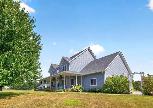 Photo 2 of Single family home for sale at 34693 Wells Creek Ct, Frontenac, MN 55026 | MLS# 7134465 | Listing updated on 2026-09-01