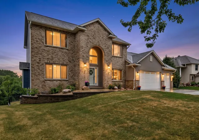 Photo 1 of Single family home for sale at 8939 Heatherton Ridge Dr, Savage, MN 55378 | MLS# 7134480 | Listing updated on 2026-08-28