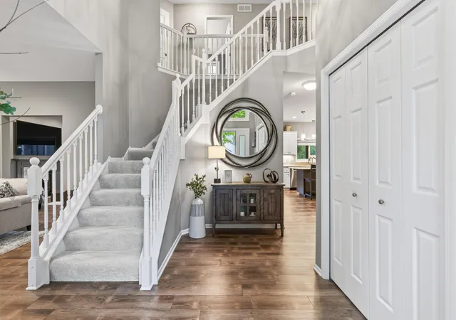 Photo 3 of Single family home for sale at 8939 Heatherton Ridge Dr, Savage, MN 55378 | MLS# 7134480 | Listing updated on 2026-08-28