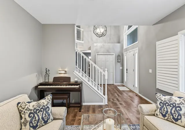Photo 4 of Single family home for sale at 8939 Heatherton Ridge Dr, Savage, MN 55378 | MLS# 7134480 | Listing updated on 2026-09-23