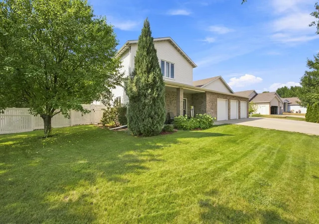 Photo 2 of Single family home for sale at 754 Wyndemere Dr, West Fargo, ND 58078 | MLS# 7134491 | Listing updated on 2026-09-08