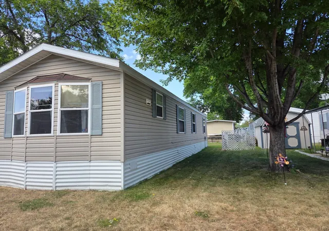 Photo 2 of Single family home for sale at 1150 Cessna Dr E, Saint Paul, MN 55112 | MLS# 7134498 | Listing updated on 2026-09-02