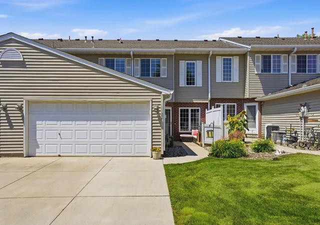 Photo 3 of Single family home for sale at 1122 Heather Ln, Waconia, MN 55387 | MLS# 7134510 | Listing updated on 2026-10-01