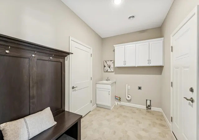19th image of 1055 E Meadowsweet Dr, River Falls, WI 54022 | MLS# 7134514
