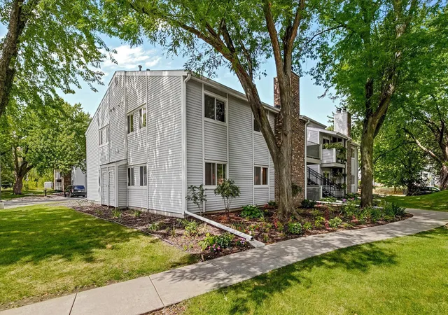 Photo 2 of Condo for sale at 2296 Benson Ave #G, Saint Paul, MN 55116 | MLS# 7134523 | Listing updated on 2026-10-19