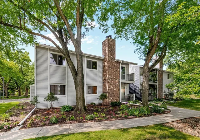 Photo 2 of Condo for sale at 2296 Benson Ave #G, Saint Paul, MN 55116 | MLS# 7134523 | Listing updated on 2026-08-28