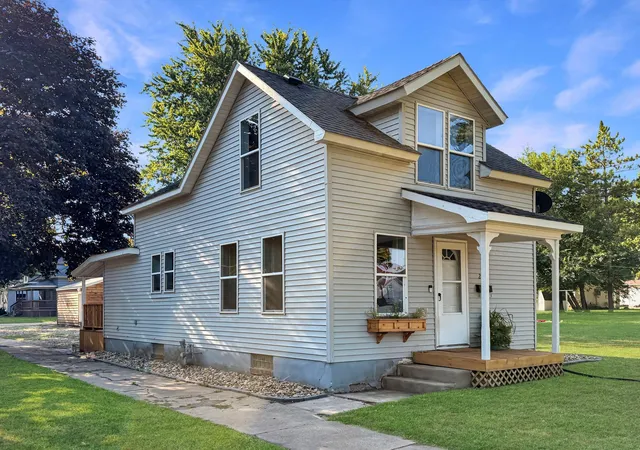Photo 3 of Single family home for sale at 284 2nd St, Tracy, MN 56175 | MLS# 7134531 | Listing updated on 2026-09-08