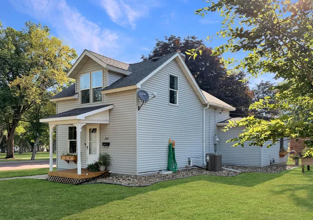 Photo 3 of Single family home for sale at 284 2Nd St, Tracy, MN 56175 | MLS# 7134531 | Listing updated on 2026-09-08