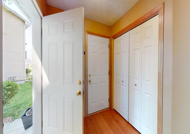 Photo 3 of Single family home for sale at 915 Kimberly Ln, Chanhassen, MN 55317 | MLS# 7134539 | Listing updated on 2026-10-05