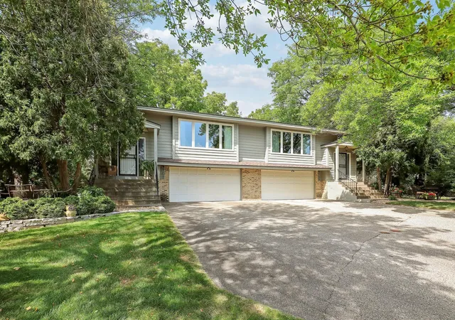 Photo 3 of Townhouse for sale at 9700 Utica Rd, Bloomington, MN 55437 | MLS# 7134591 | Listing updated on 2026-09-16