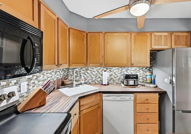 Photo 3 of Condo for sale at 999 41st Avenue Ne #210, Minneapolis, MN 55421 | MLS# 7134600 | Listing updated on 2026-10-26