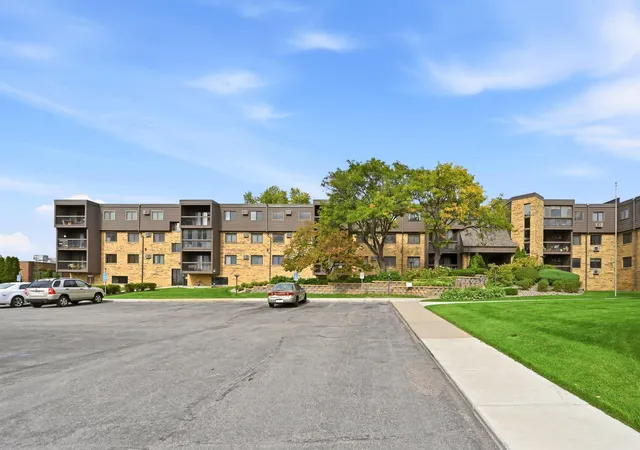 Photo 3 of Condo for sale at 999 41st Avenue Ne #210, Minneapolis, MN 55421 | MLS# 7134600 | Listing updated on 2026-10-14