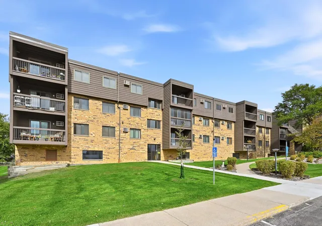 Photo 3 of Condo for sale at 999 41st Avenue NE #210, Minneapolis, MN 55421 | MLS# 7134600 | Listing updated on 2026-10-14