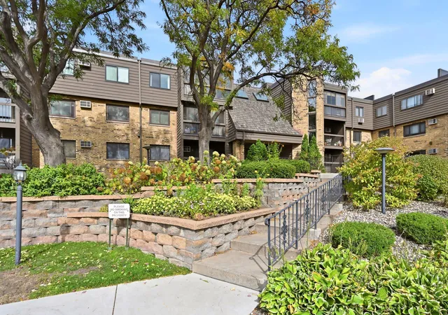 Photo 4 of Condo for sale at 999 41st Avenue NE #210, Minneapolis, MN 55421 | MLS# 7134600 | Listing updated on 2026-10-14