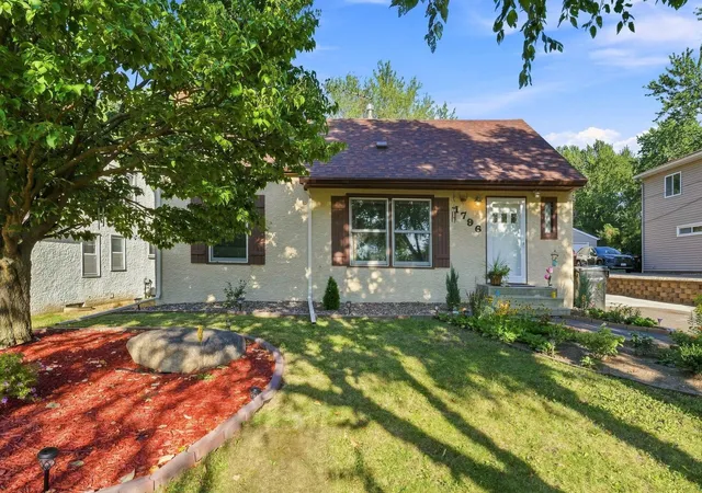 Photo 1 of Single family home for sale at 1796 Kennard St, Saint Paul, MN 55109 | MLS# 7134636 | Listing updated on 2026-09-05