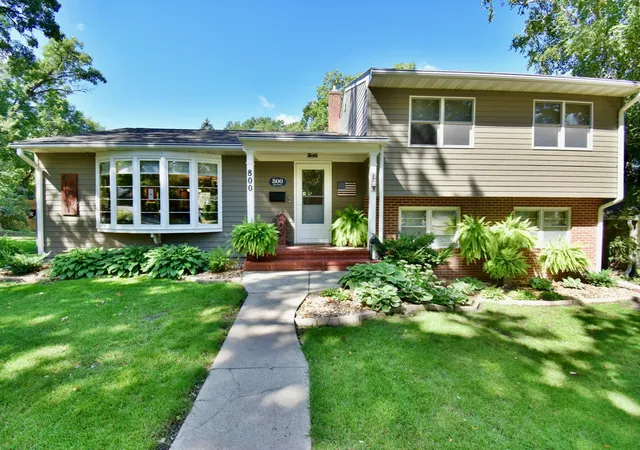 Photo 1 of Single family home for sale at 800 Bryant St, Alexandria, MN 56308 | MLS# 7134650 | Listing updated on 2026-09-28