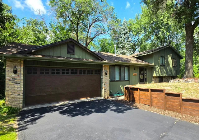 Photo 2 of Single family home for sale at 12123 Red Oak Ct S, Burnsville, MN 55337 | MLS# 7134657 | Listing updated on 2026-08-30