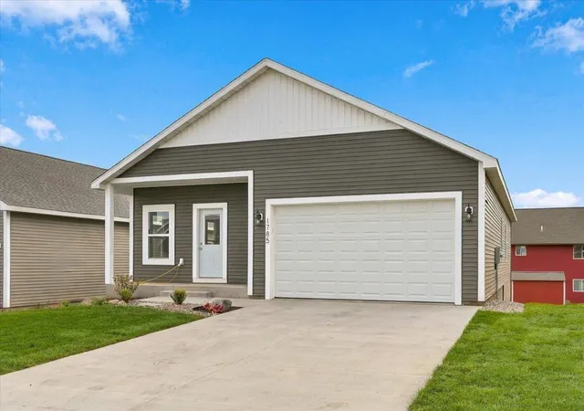 Photo 2 of Single family home for sale at 1785 Morning Glory Dr, River Falls, WI 54022 | MLS# 7134699 | Listing updated on 2026-09-29